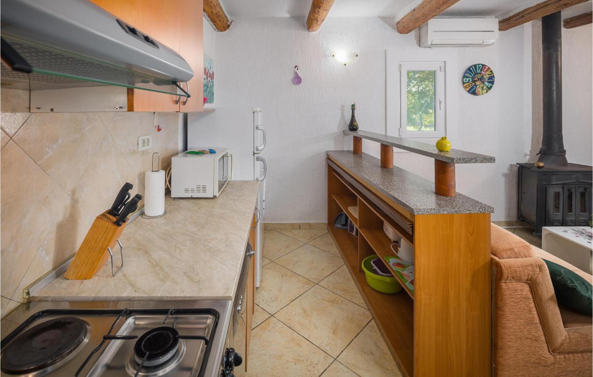 Amazing Home In Kanfanar With Kitchen エクステリア 写真